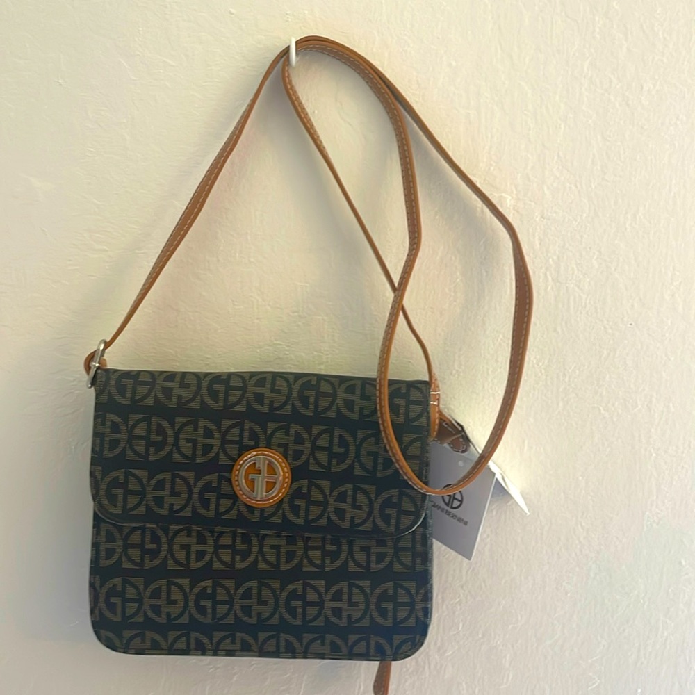 Brown women’s shoulder bag